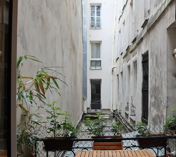 Superbe T3 Terrasse Coeur De Historique Paris